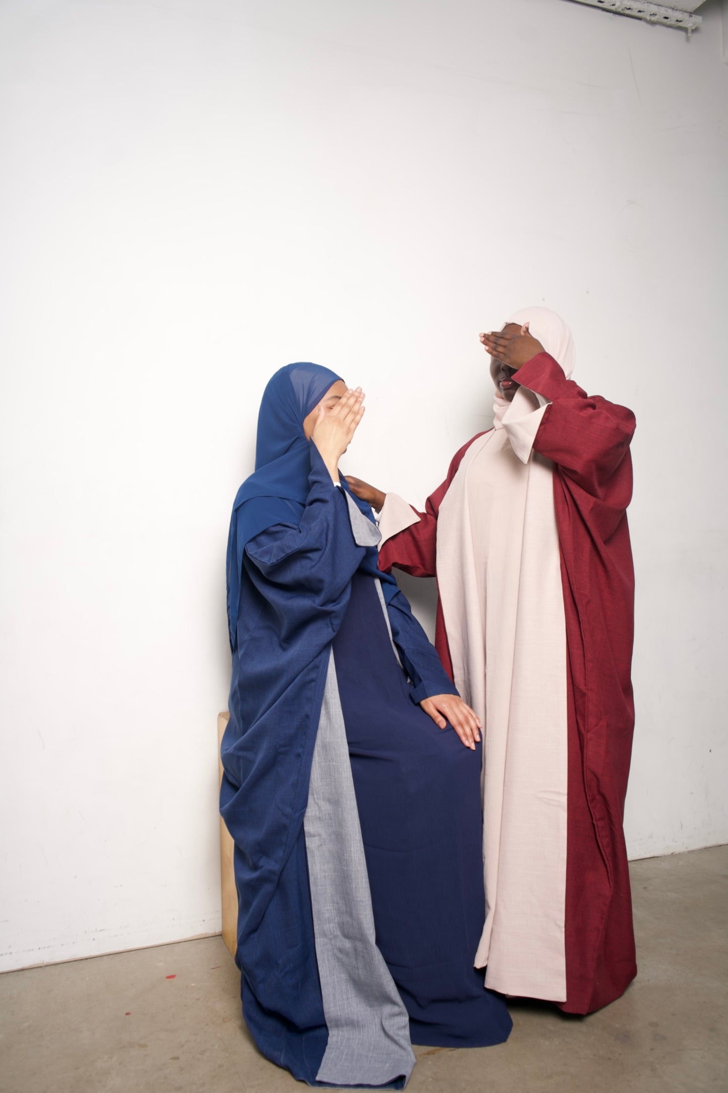 Crimson Reversible Linen Abaya Set